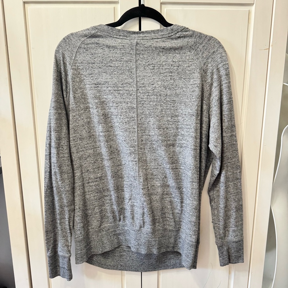 Nike Women's Gray Long-Sleeve Pullover Sweatshirt L - Picture 5 of 5